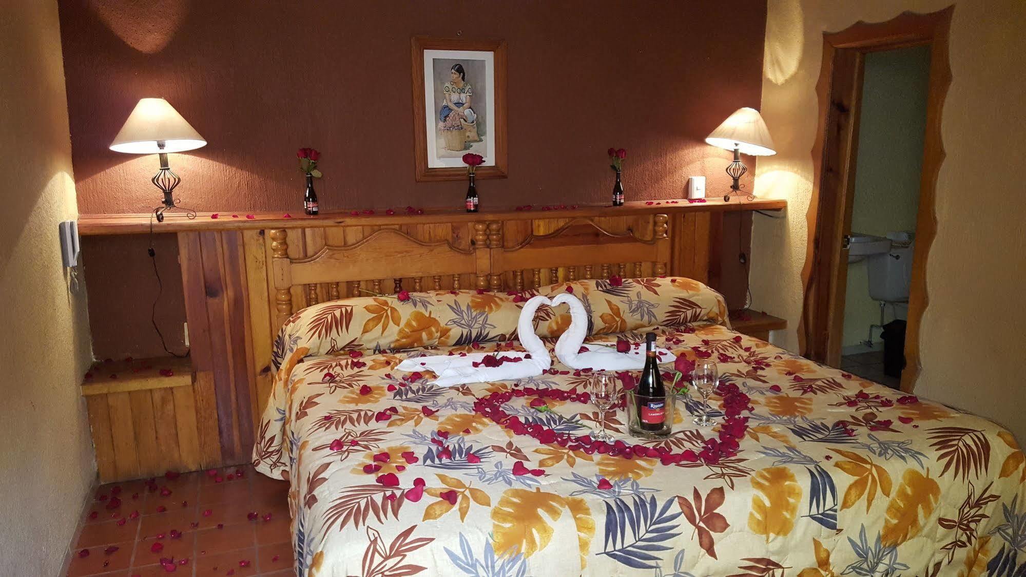 Hotel Plaza Мазамитла Экстерьер фото