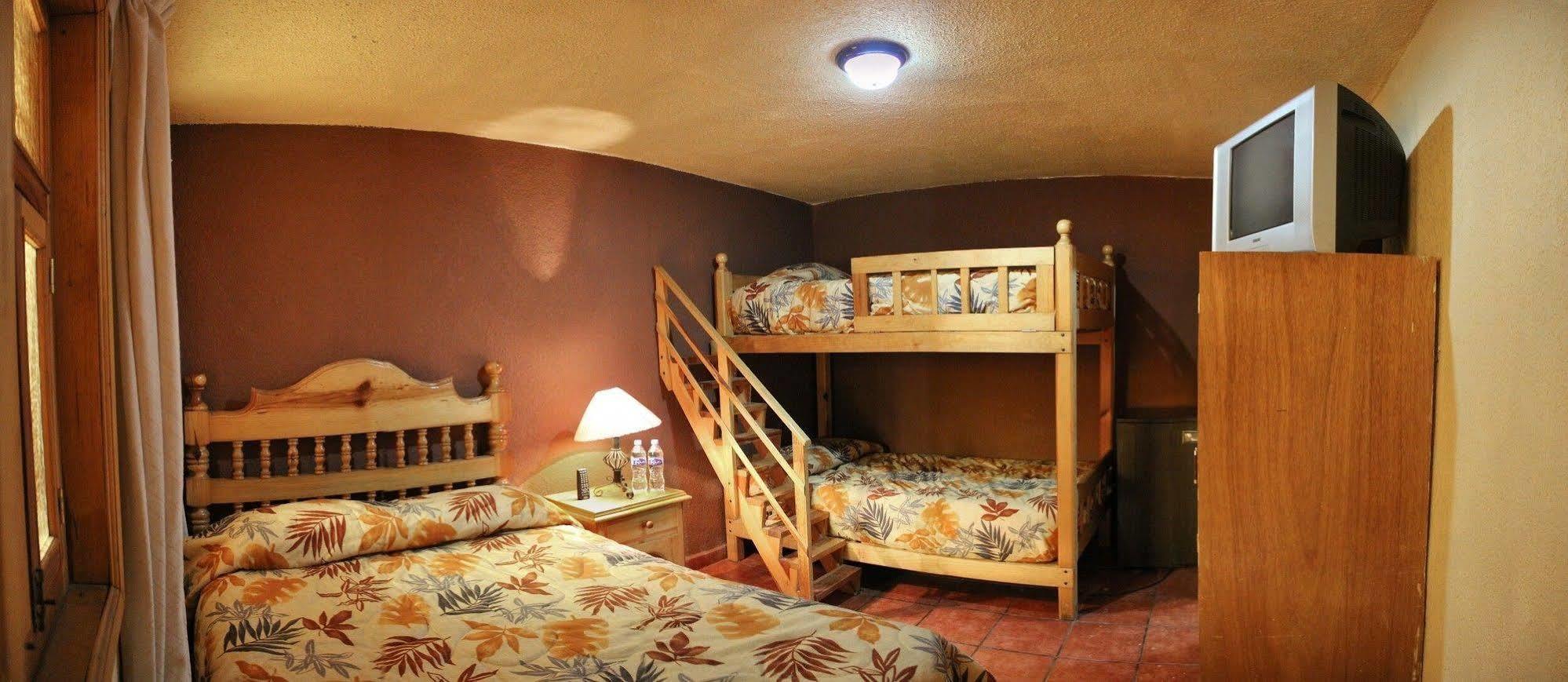 Hotel Plaza Мазамитла Экстерьер фото