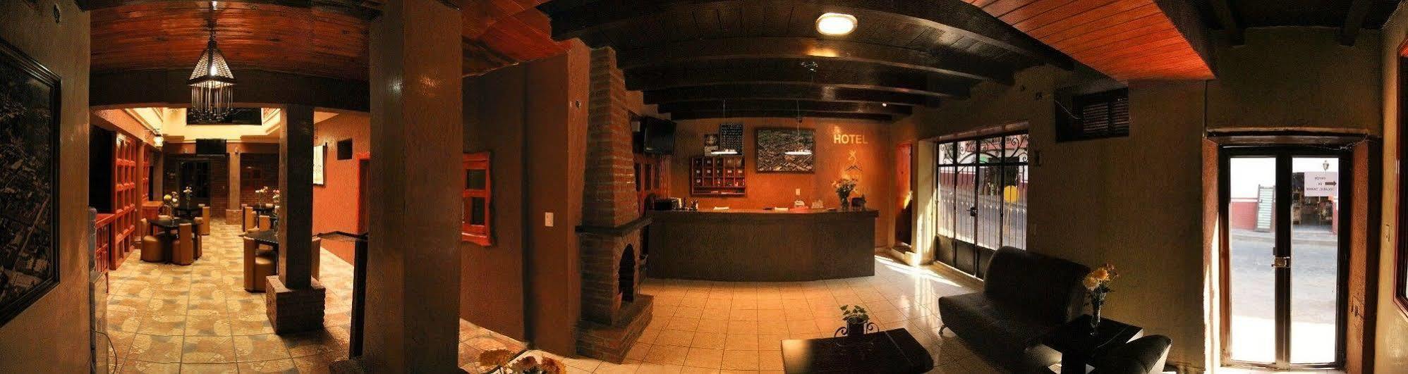 Hotel Plaza Мазамитла Экстерьер фото